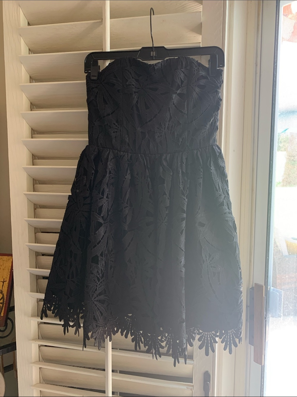 Alice + Olivia Black Strapless Lace Cocktail Dress